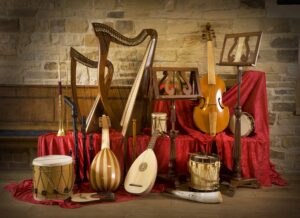 foto de varios instrumentos musicales renacentistas y barrocos