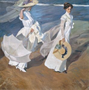 dos mujeres en vestidos blancos con sombreros y un parasol caminando por la arena con un mar tranquilo detrás; todo muy soleado y el estilo libre, de Impresionismo